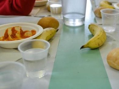 Domande ai genitori della bimba a cracker e tonno in mensa