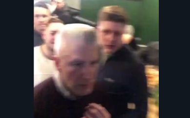 Tifosi del Chelsea cantano un coro razzista contro Salah: “Is a bomber” I VIDEO