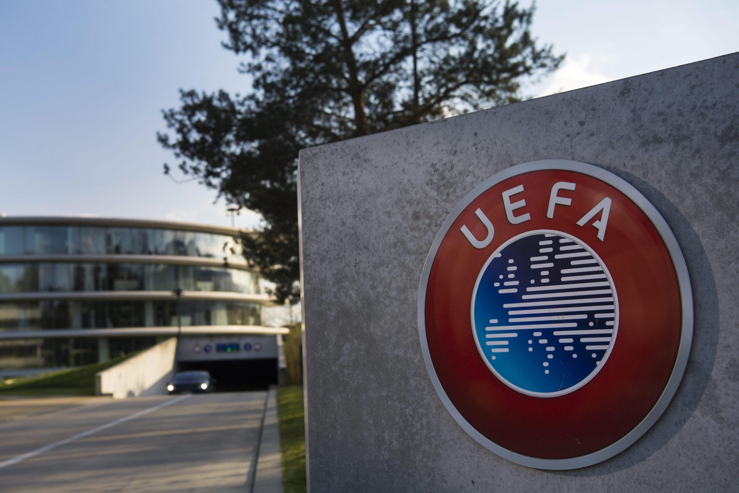 Milan, altro deferimento dalla Uefa. Cosa succede (e il rischio di una guerra)