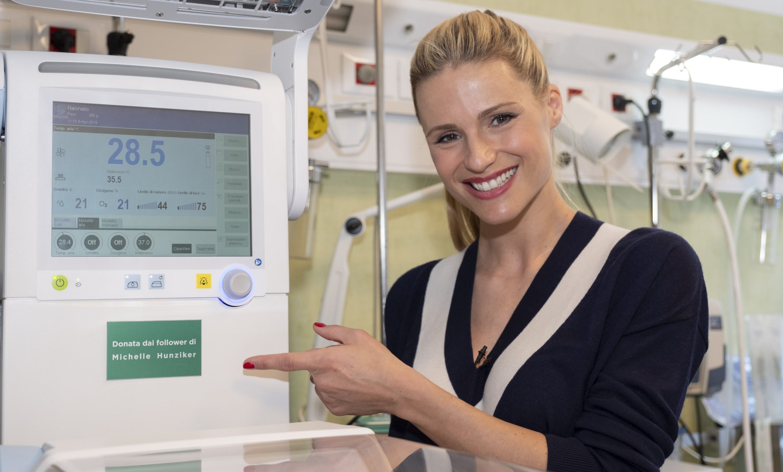 I vestiti della Hunziker all’asta diventano culle per bambini I vestiti della Hunziker all’asta diventano culle per bambini