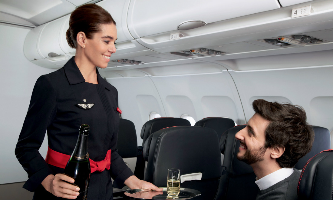 Volo in aereo. Ora la economy ti riempie di coccole Volo in aereo. Ora la economy ti riempie di coccole