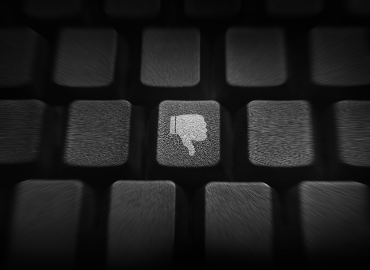 Facebook ci proteggerà dai contenuti violenti con la censura Facebook ci proteggerà dai contenuti violenti con la censura