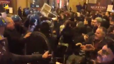 Proteste contro Salvini a Firenze, interviene la polizia