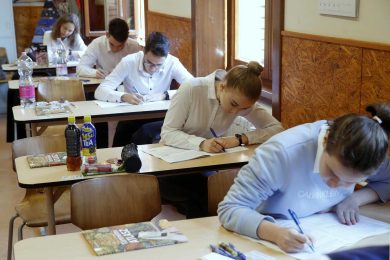 La preside sospesa e la politica in prima superiore