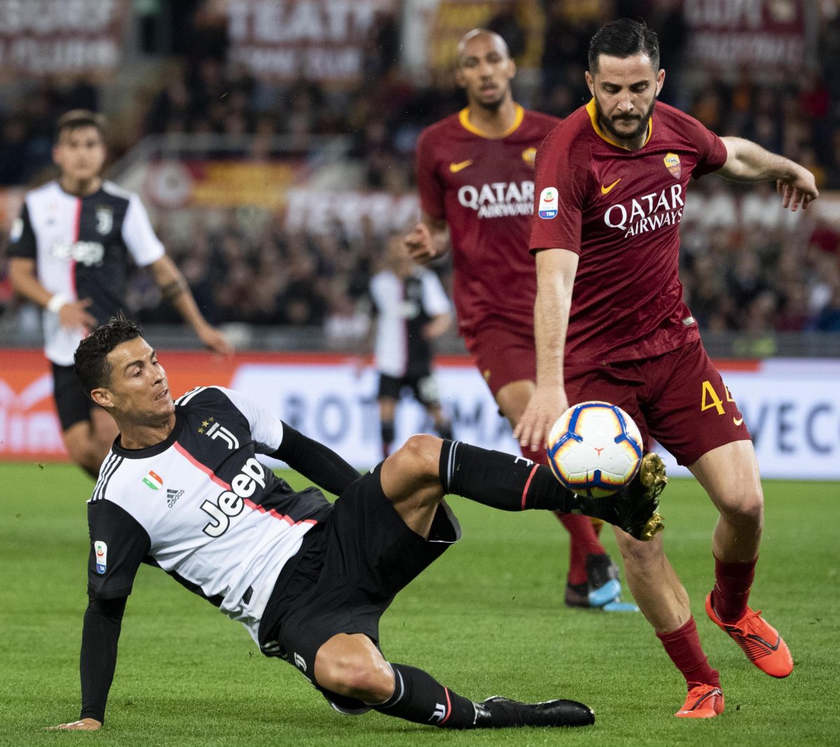 Galleria foto 'Juventus, ecco la nuova maglia senza strisce bianconere' - foto 3