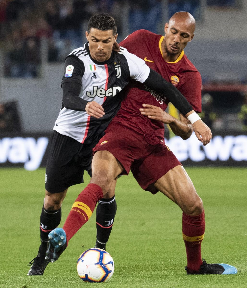 Juventus, ecco la nuova maglia senza strisce bianconere Juventus, ecco la nuova maglia senza strisce bianconere