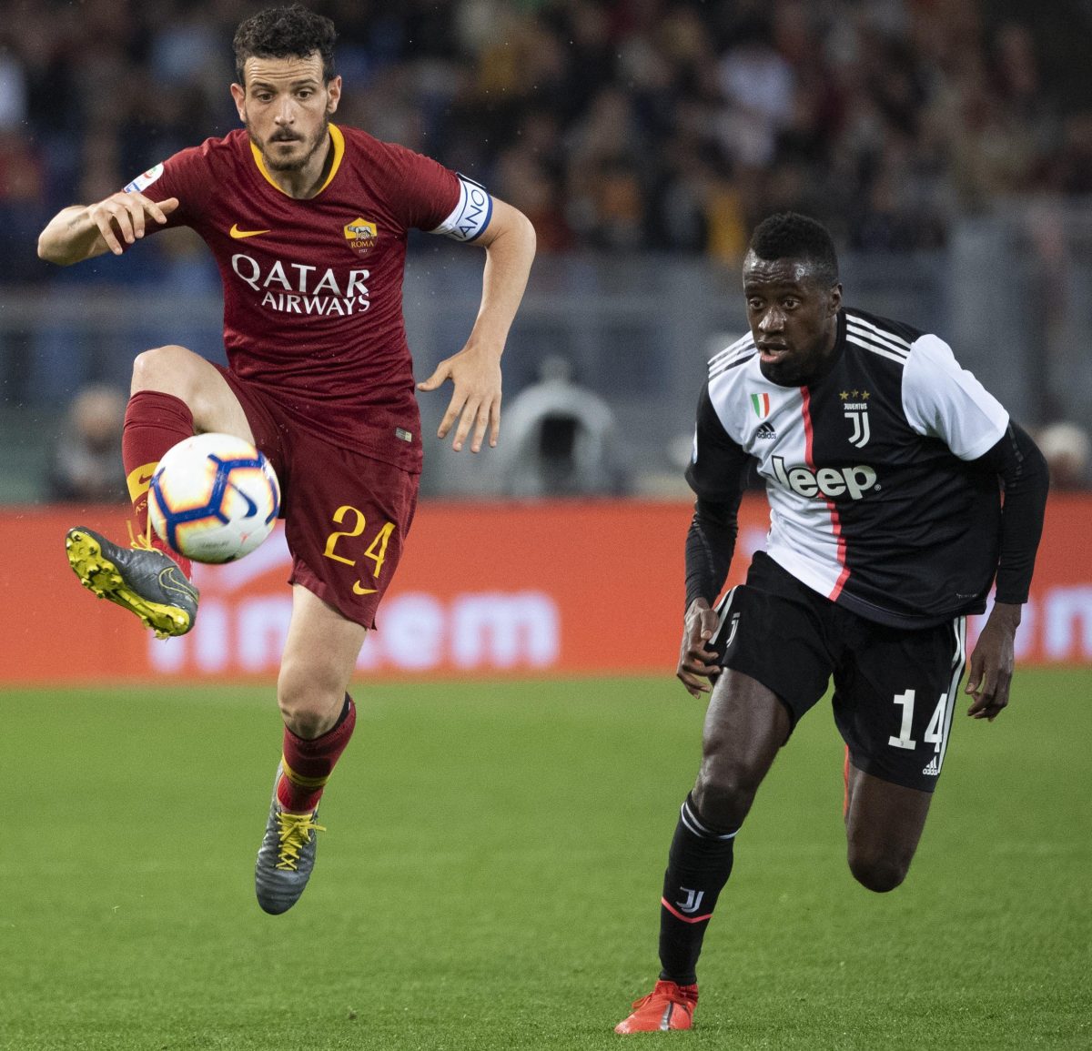 Juventus, ecco la nuova maglia senza strisce bianconere Juventus, ecco la nuova maglia senza strisce bianconere