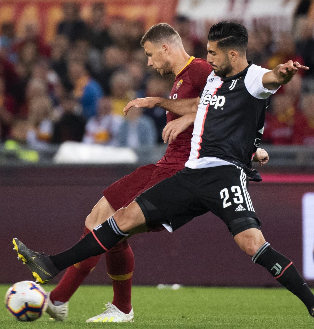 Galleria foto 'Juventus, ecco la nuova maglia senza strisce bianconere' - foto 7