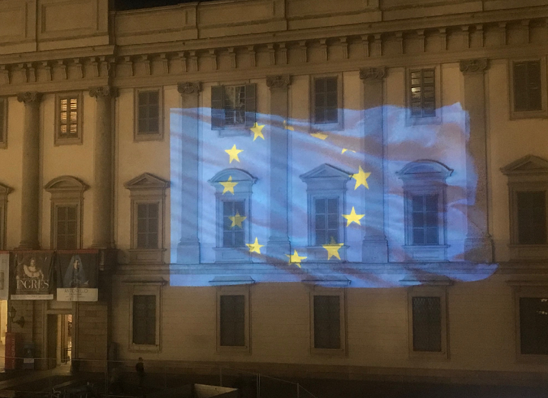 Milano, monumenti illuminati per la festa dell’Europa