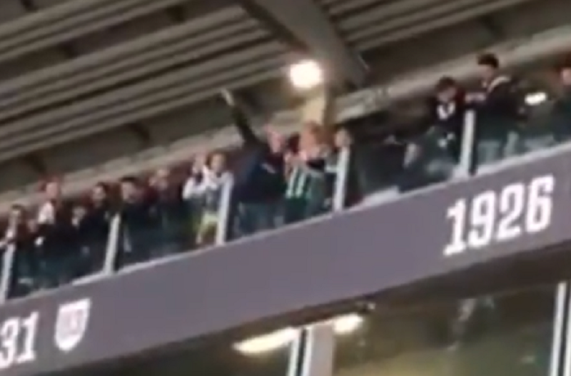 Tifoso Juventus fa il gesto dell’aereo: identificato e bandito. Così si ripuliscono gli stadi Tifoso Juventus fa il gesto dell’aereo: identificato e bandito. Così si ripuliscono gli stadi