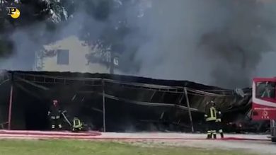 Spoleto, incendio in una rimessa di camper
