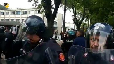 Matteo Salvini a Modena, disordini contro le forze dell’ordine