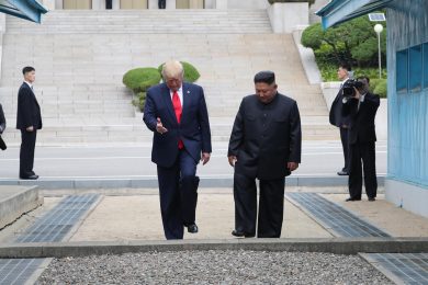 Trump e Kim Jong-Un, storico incontro in Corea del Nord