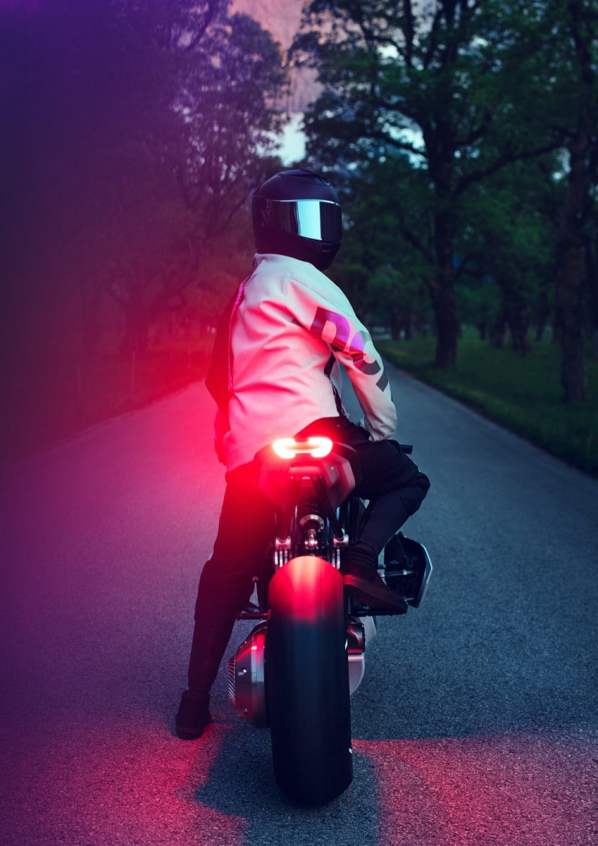 BMW Vision DC Roadster: il boxer bicilindrico si fa elettrico | foto