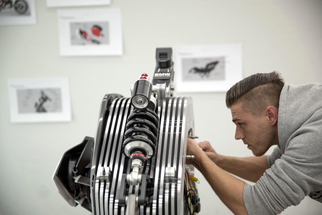 BMW Vision DC Roadster: il boxer bicilindrico si fa elettrico | foto