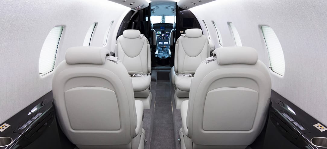 Voli privati. Movimento di lusso a basso costo Voli privati. Movimento di lusso a basso costo