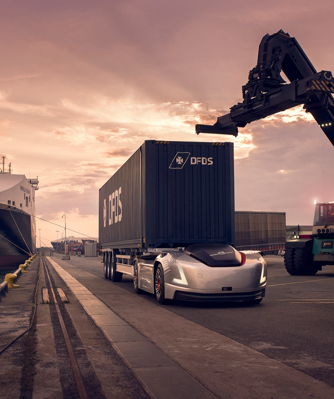 Volvo Trucks sperimenta “Vera”, il primo TIR elettrico a guida autonoma. Foto e video