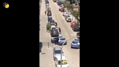 Sparatoria a Caserta, minaccia clienti al bar con la pistola