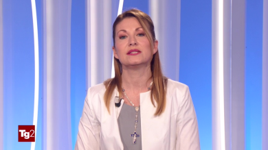 Lo scandalo della giornalista Rai attaccata perché porta il crocifisso