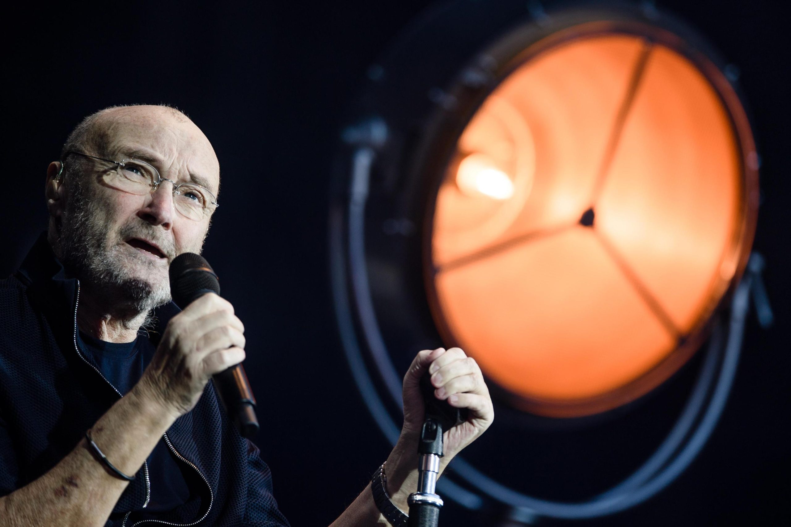 Phil Collins incanta Milano: viaggio nel tempo tra carriera solista e Genesis Phil Collins incanta Milano: viaggio nel tempo tra carriera solista e Genesis