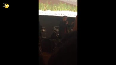 Jeremy Irons: la maglia di “Cinema america” per i ragazzi aggrediti