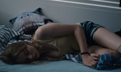 Blue my mind, film di adolescenza e inquietante trasformazione fisica – Video
