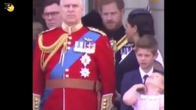 Meghan Markle ripresa da Harry sul balcone di Buckingham Palace