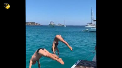 I tuffi in sincro di Tania Cagnotto con la famiglia in Sardegna