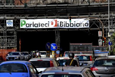 Chi sono quelli che difendono il sindaco di Bibbiano e perché