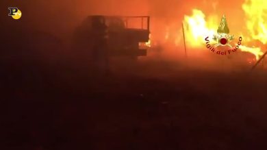 Sardegna, incendio nel Nuorese, Canadair bloccati dal vento