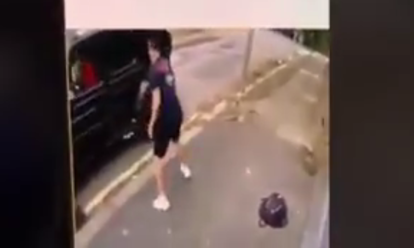 Ozil aggredito da teppisti armati di coltello. Kolasinac lo difende a mani nude I VIDEO Ozil aggredito da teppisti armati di coltello. Kolasinac lo difende a mani nude I VIDEO