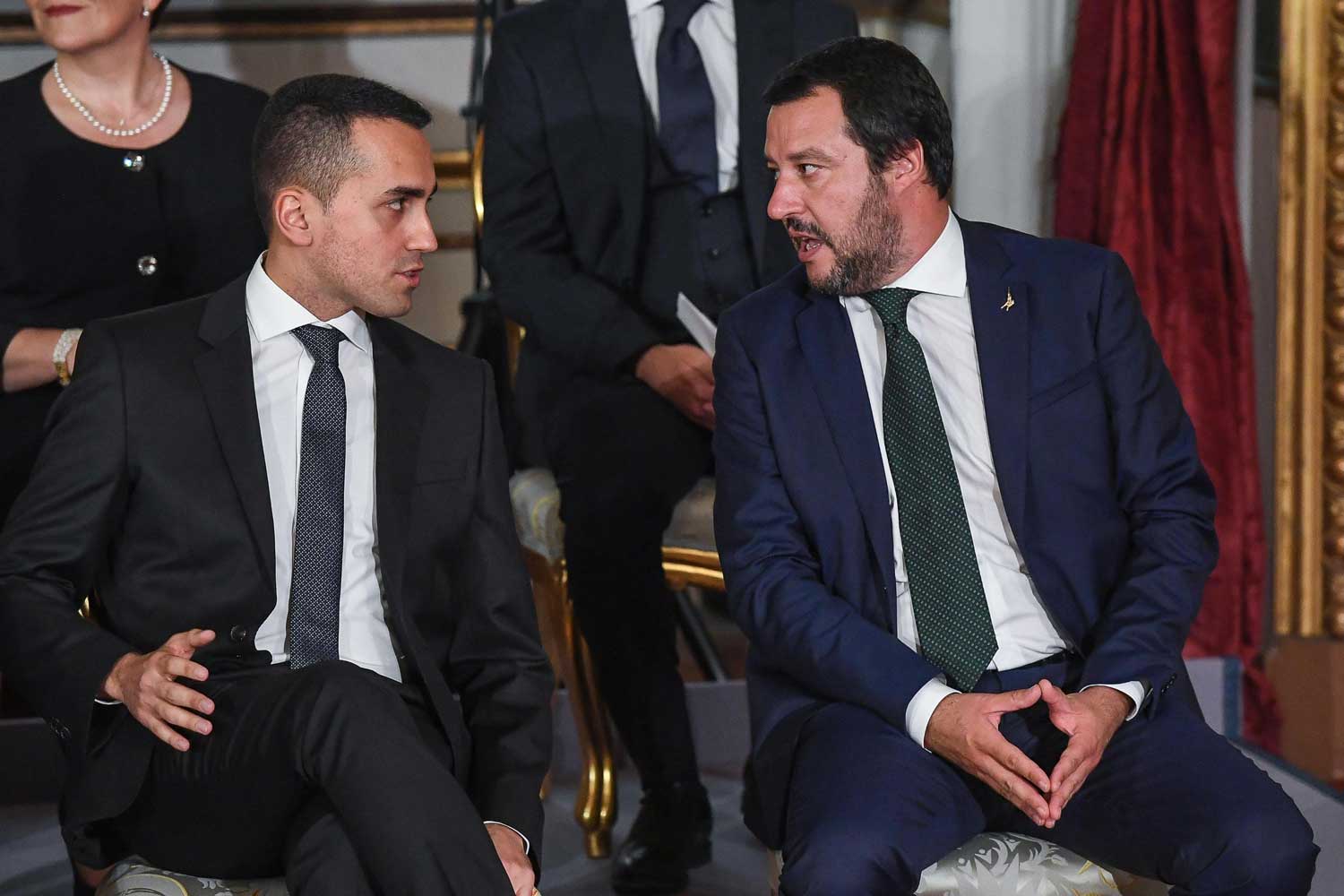 Salvini mette Di Maio spalle al muro Salvini mette Di Maio spalle al muro