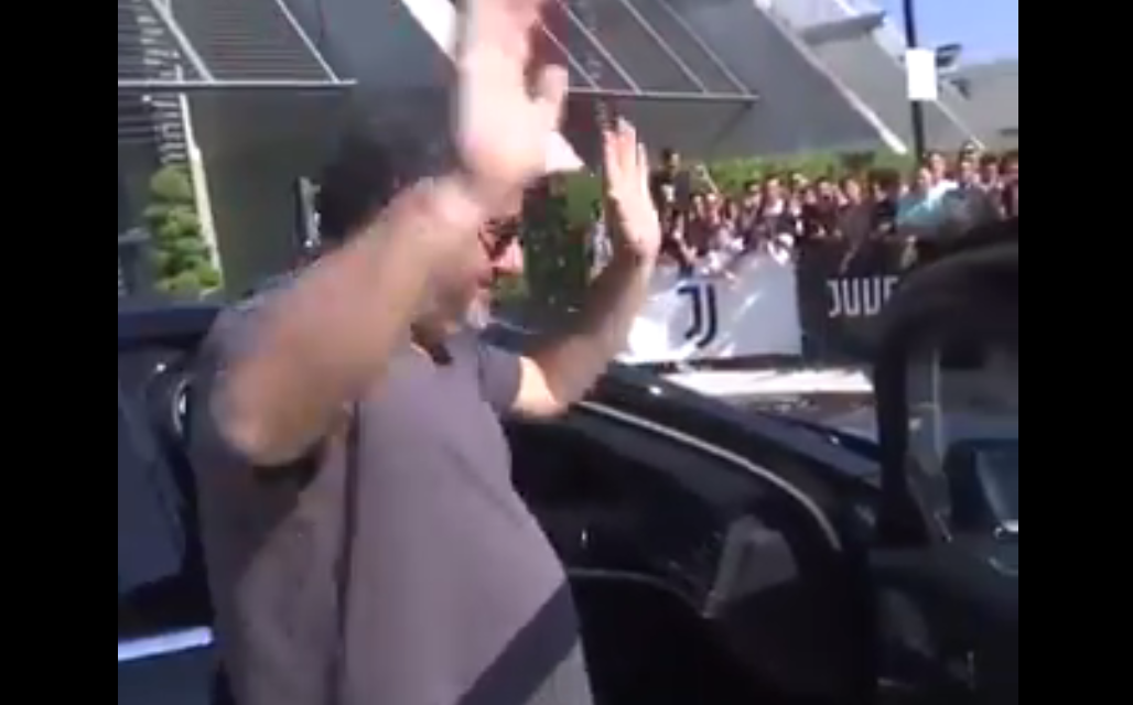 Mino Raiola acclamato dai tifosi della Juventus, ecco i cori I VIDEO Mino Raiola acclamato dai tifosi della Juventus, ecco i cori I VIDEO