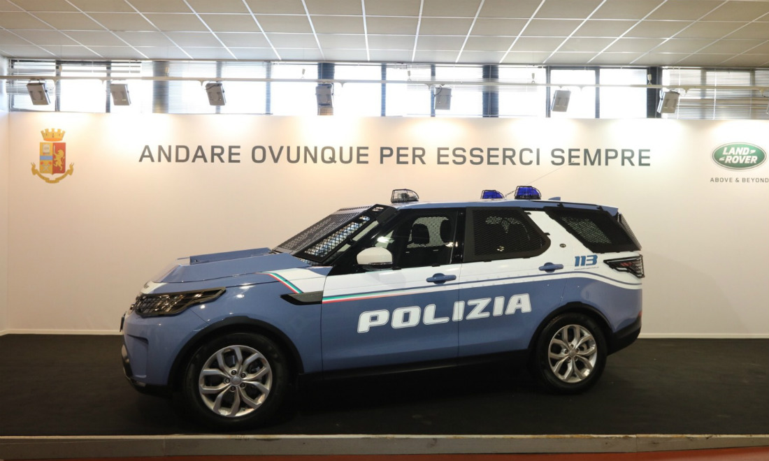 Land Rover consegna le nuove Discovery alla Polizia di Stato