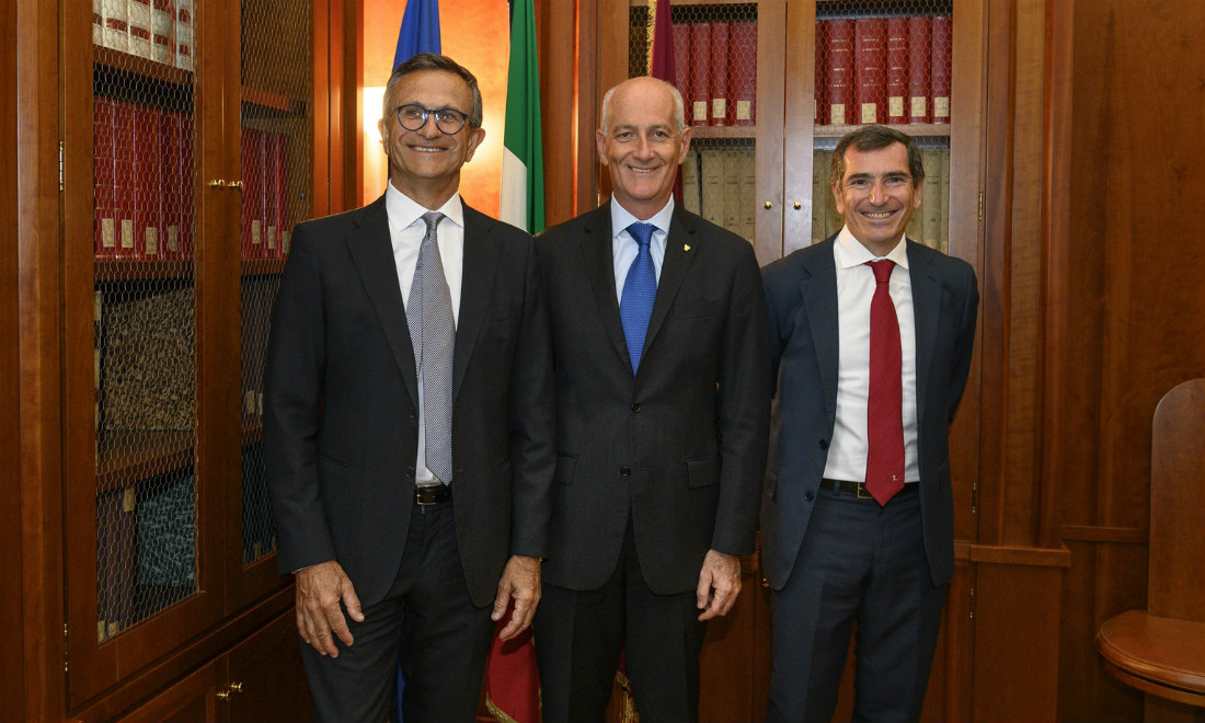 Land Rover consegna le nuove Discovery alla Polizia di Stato