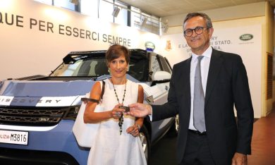 Land Rover consegna le nuove Discovery alla Polizia di Stato