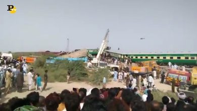 Pakistan, scontro tra treni: 10 morti e 64 feriti