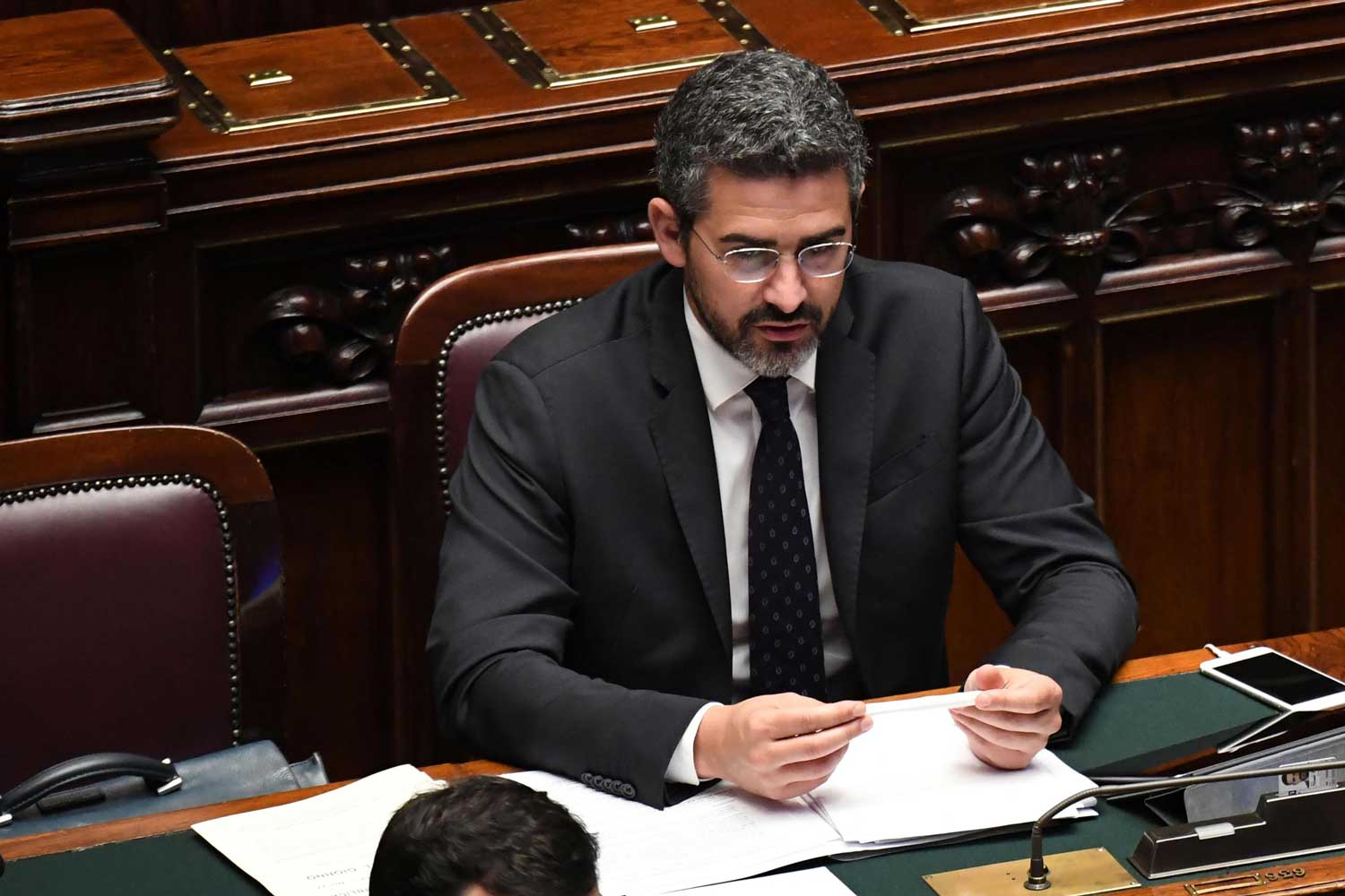 Fraccaro (M5S): “Scommettiamo che il Governo non cade?”