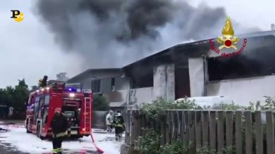 Milano, incendio a Settimo Milanese in un deposito di rifiuti