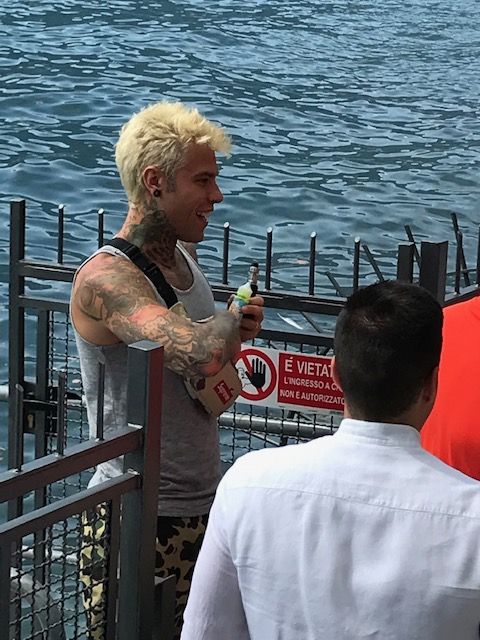 Chiara Ferragni e Fedez sul Lago di Como | foto Chiara Ferragni e Fedez sul Lago di Como | foto