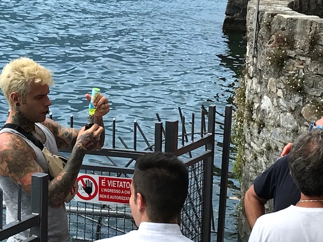 Chiara Ferragni e Fedez sul Lago di Como | foto Chiara Ferragni e Fedez sul Lago di Como | foto