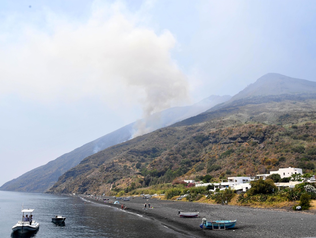 Stromboli: le foto dell’eruzione