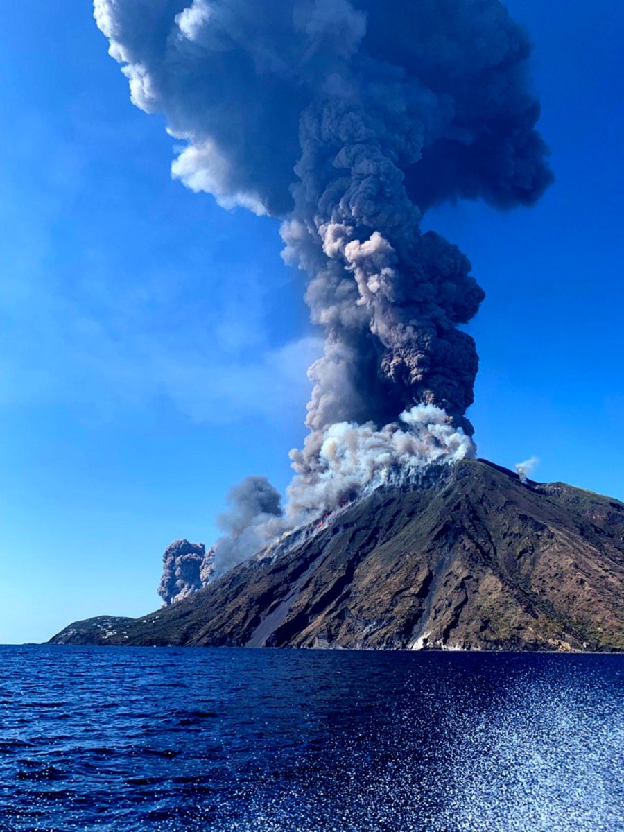 Stromboli: le foto dell’eruzione
