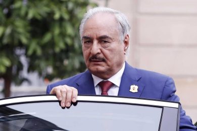 Haftar: “Sono l’unico in Libia che combatte i terroristi”