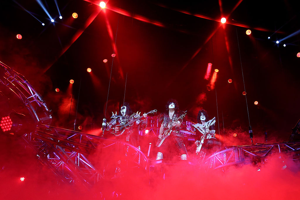 Kiss, il tour d’addio arriva a Milano: quali canzoni suoneranno