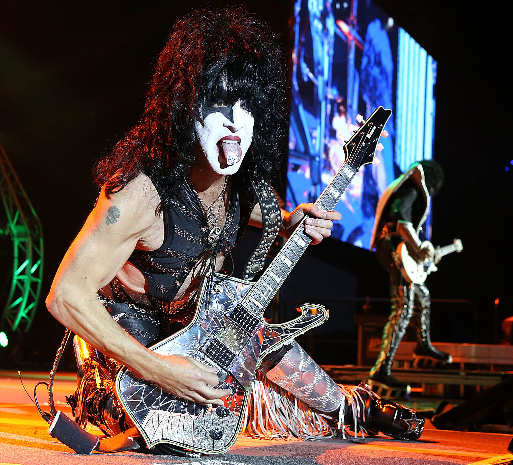 Kiss, il tour d’addio arriva a Milano: quali canzoni suoneranno