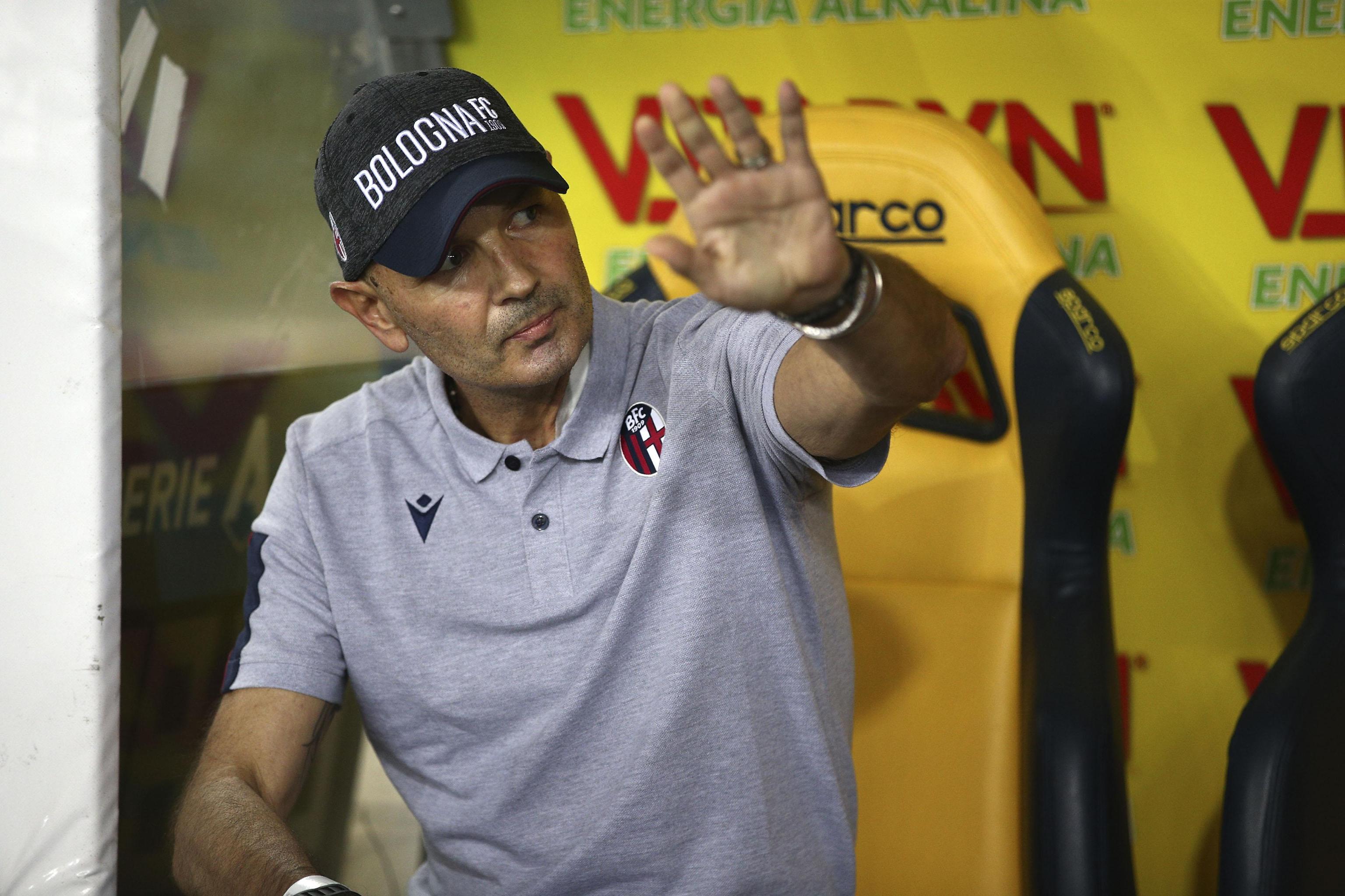 Miracolo Mihajlovic: in panchina col Bologna nonostante la malattia Miracolo Mihajlovic: in panchina col Bologna nonostante la malattia