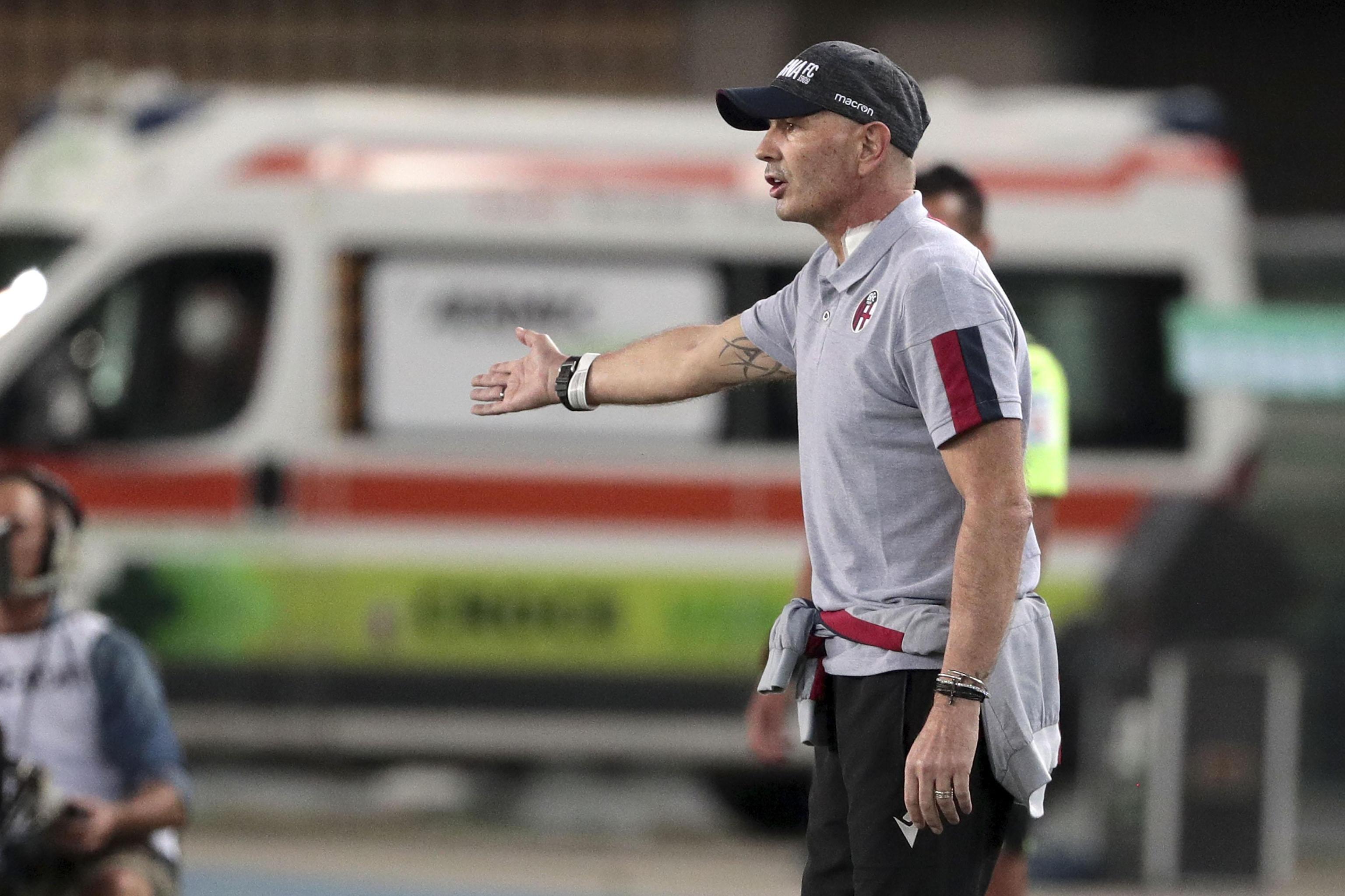 Miracolo Mihajlovic: in panchina col Bologna nonostante la malattia Miracolo Mihajlovic: in panchina col Bologna nonostante la malattia