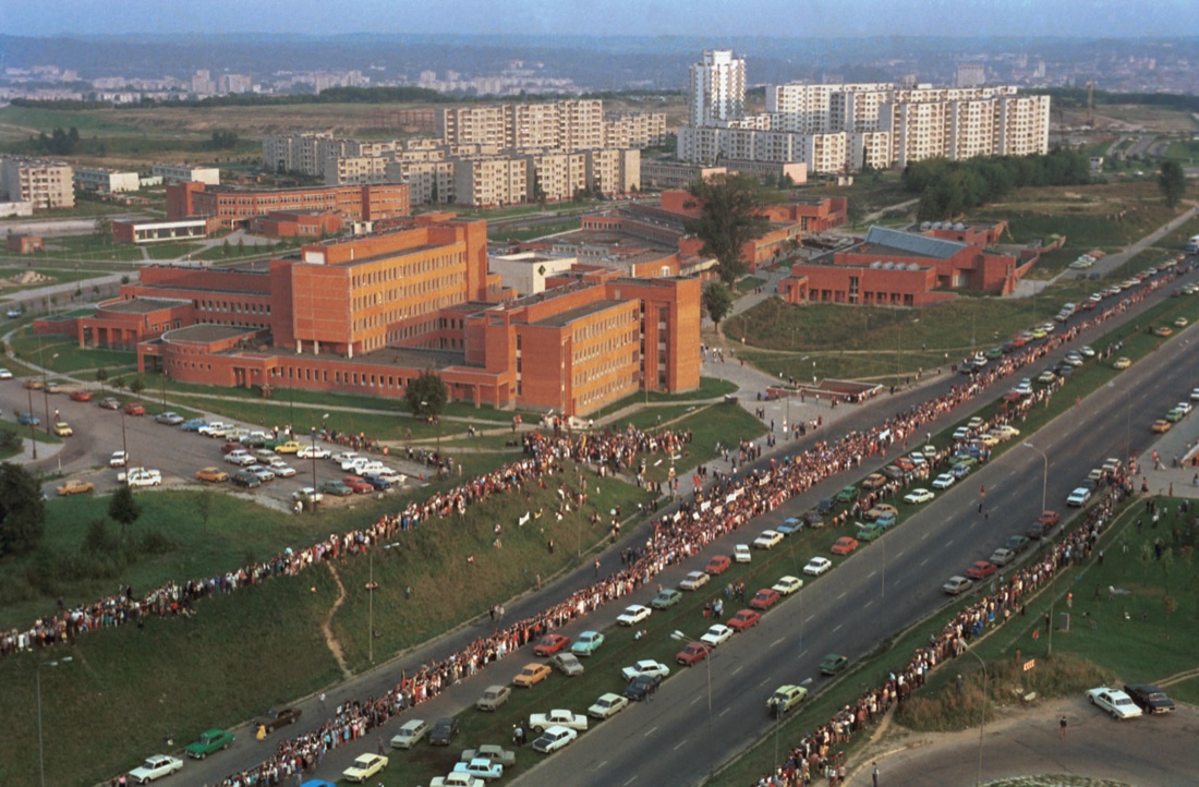 30 anni fa la catena umana degli Stati Baltici. Storia e foto