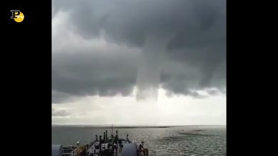 Francia, maxi tromba marina dalle coste della Normandia